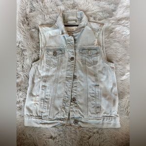 Abercrombie & Fitch light wash distressed denim vest